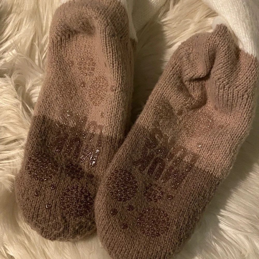 Cozy Two-Tone Fuzzy Socks in Cream and Taupe